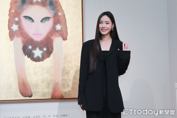 小S女儿在画展上谈及大S